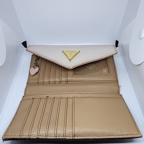 Guess Wallet - Picture 3 of 5